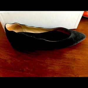 Chloe 7 scalloped black flats